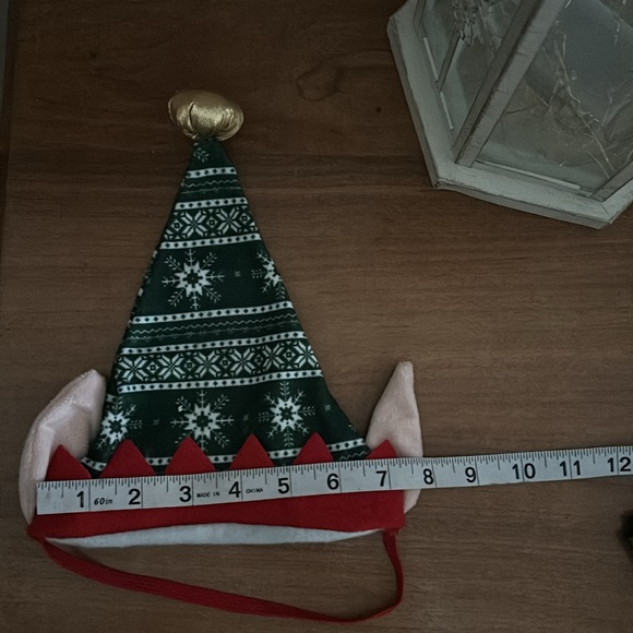 Festive dogElf Hat with Snowflake Pattern - Picture 2 of 3